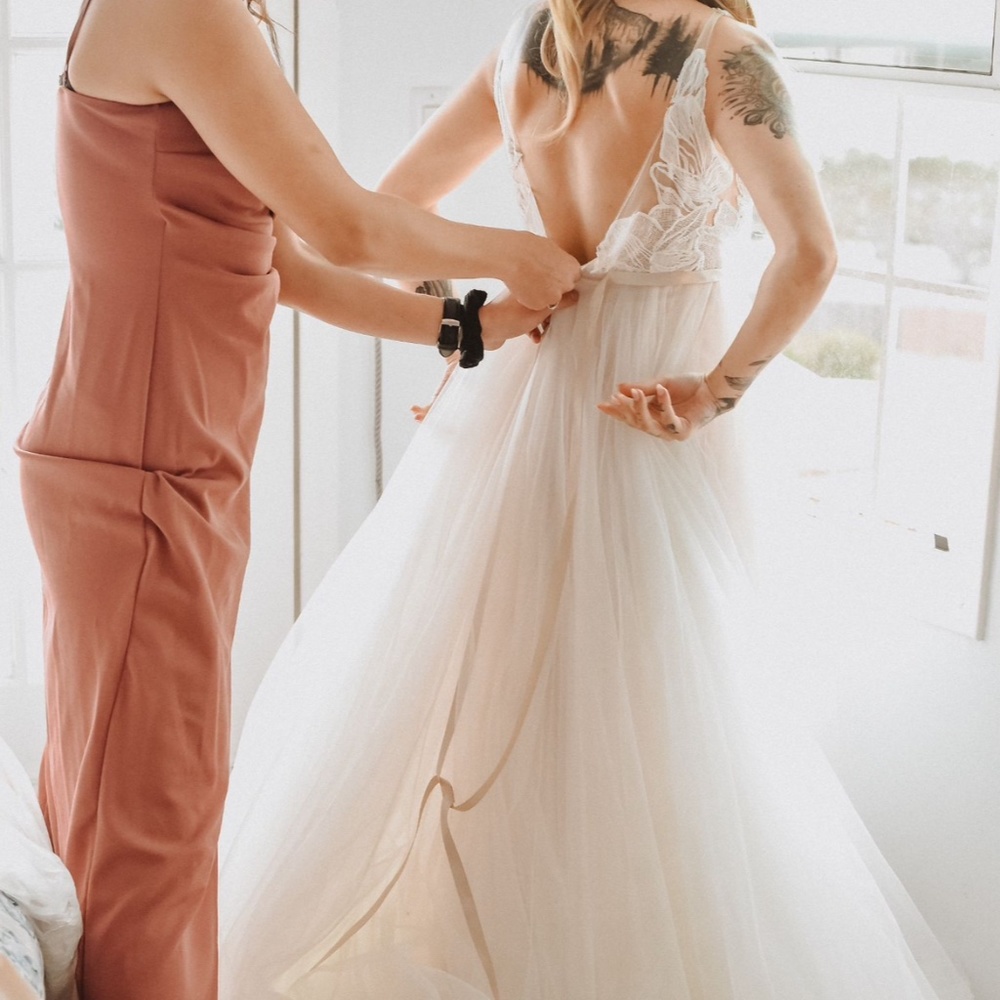 BHLDN WEDDING GOWN AND CAPE - Picture 4 of 7